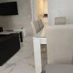 Sun Apartment *