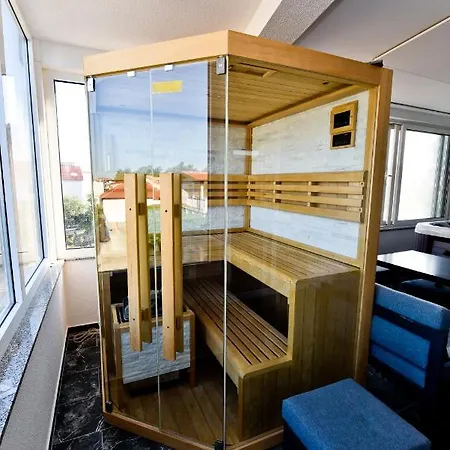 Sun Apartment *