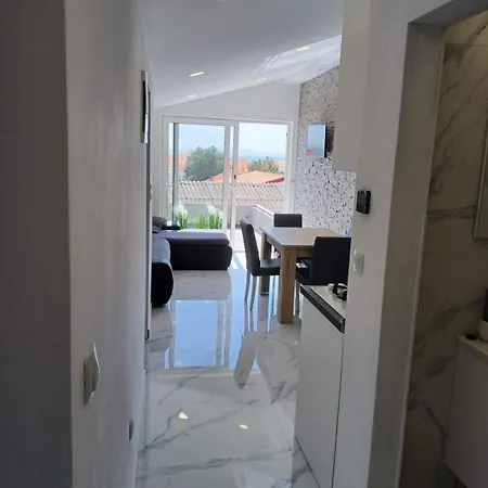 Sun Apartment Vir