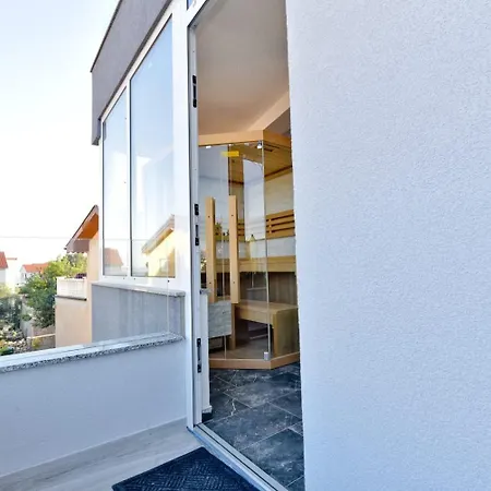 Sun Apartment *